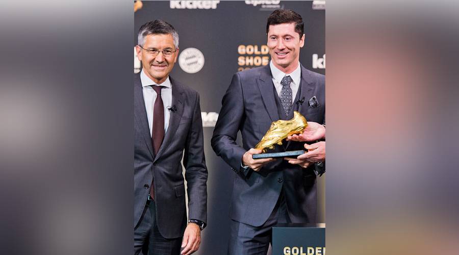 Lewandowski received the Golden Boot and thanked his wife