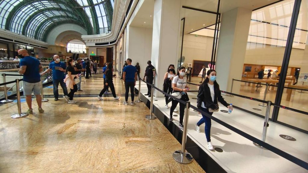 Limited demand for "iPhone 13" in "Apple" stores in the United Arab Emirates