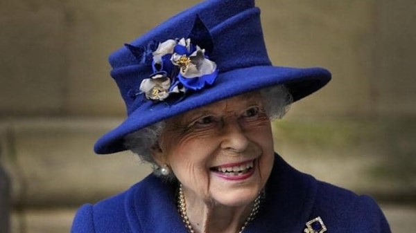 Buckingham Palace: Queen Elizabeth was admitted to hospital