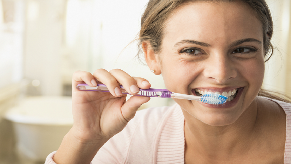 British expert: Do not brush your teeth after breakfast!