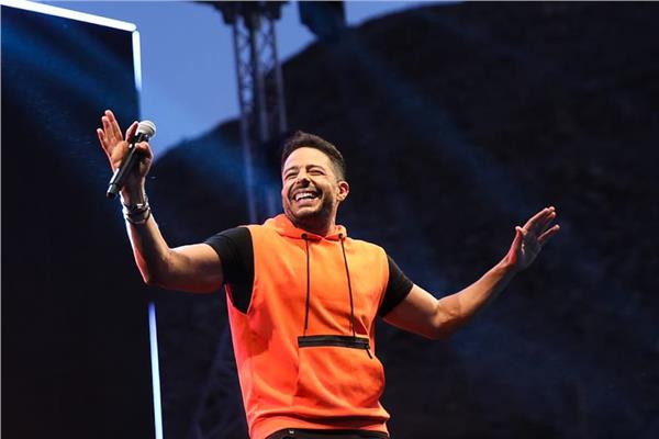 Hamaki shines in his first concert after the launch of "Ya Fatni" on the shores of the city of Galala
