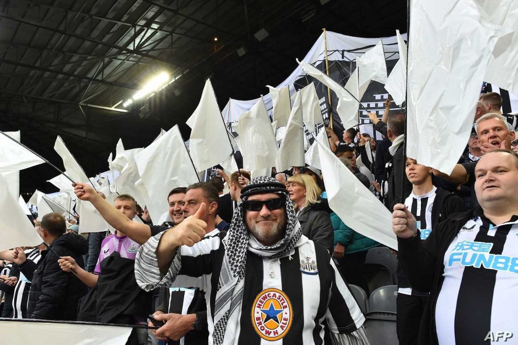 Newcastle gives its fans the freedom to wear Arabic clothes (photos)