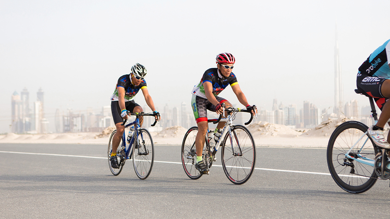 «طرق دبي» تعمل على زيادة وعي مستخدمي الدراجات الهوائية.   تصوير: أحمد عرديتي