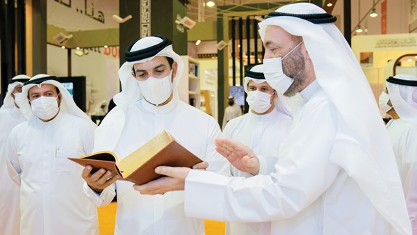 Sultan bin Ahmed Al Qasimi visited the Sharjah International Book Fair