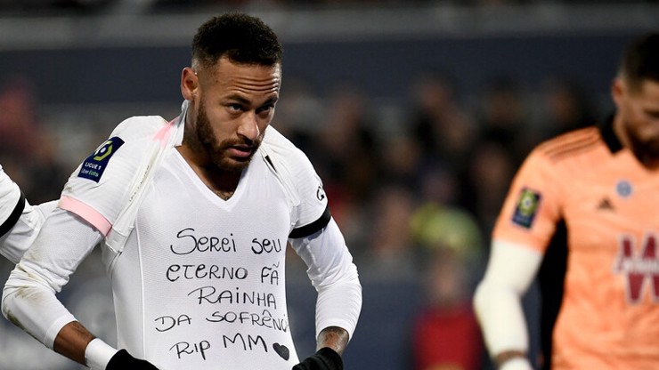 Brazilian striker "Neymar" reveals an impressive message on his shirt