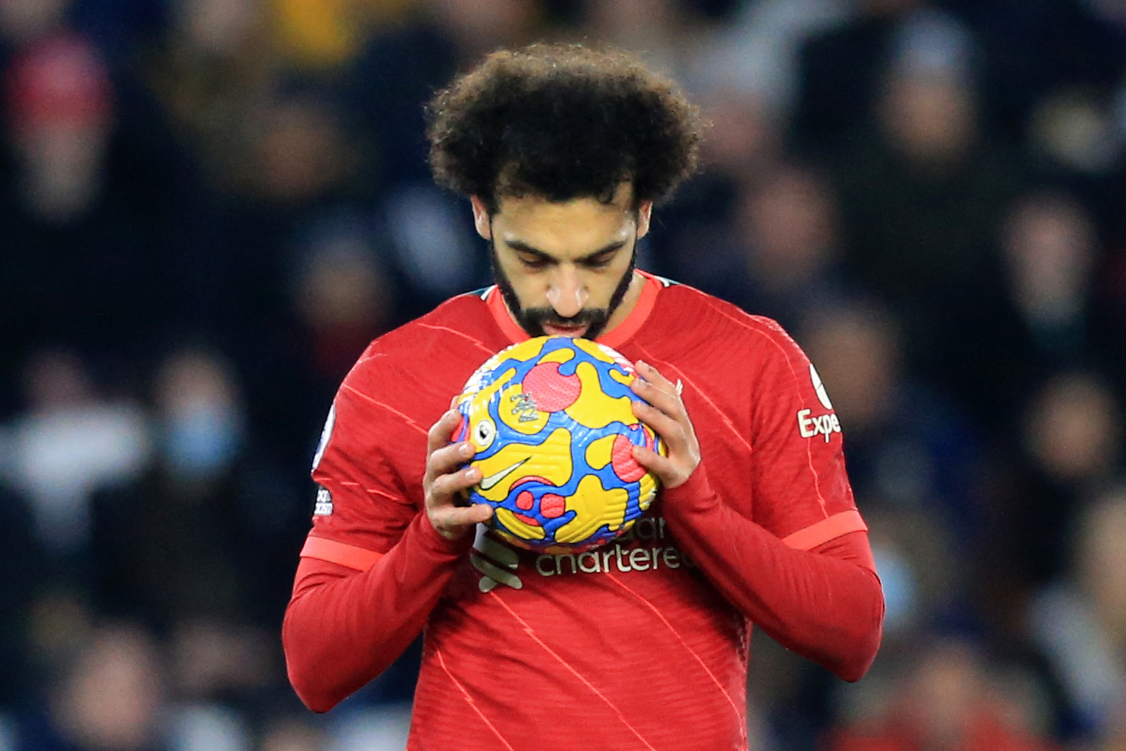 Mohamed Salah misses Liverpool penalty kick by Leicester City player (photo)