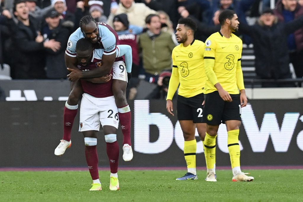 West Ham beat Chelsea to threaten its continuation in the English Premier League