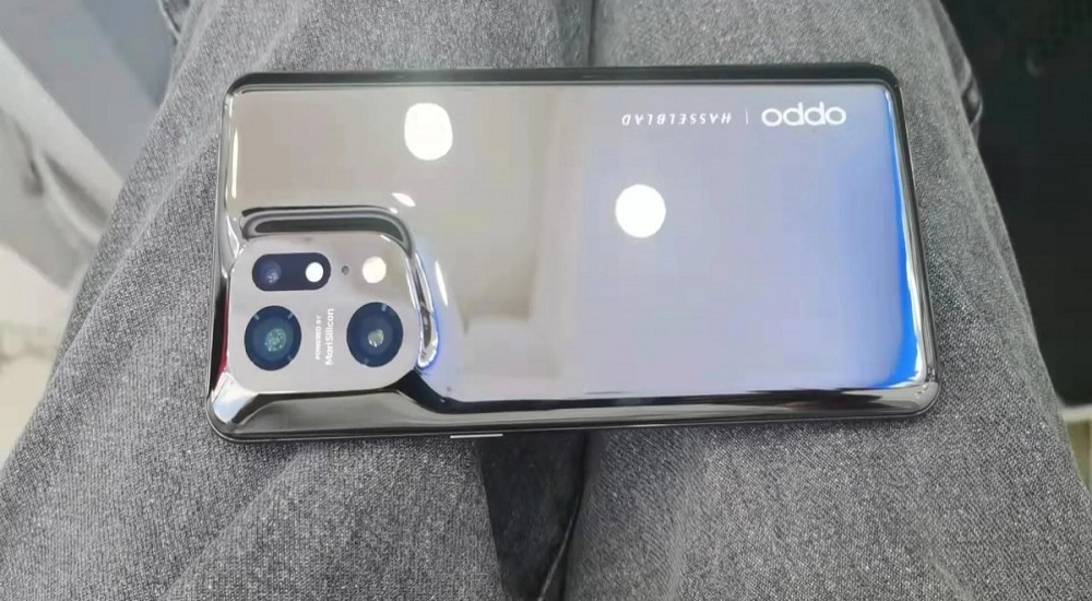 For photo enthusiasts .. Leaks with live pictures, reveals the design of the glossy Oppo Find X5 Pro phone 1 23/1/2022 - 11:24 am