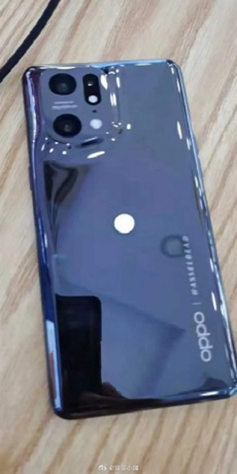 For photo enthusiasts .. Leaks with live images, reveals the design of the glossy Oppo Find X5 Pro 3 phone 23/1/2022 - 11:24 am