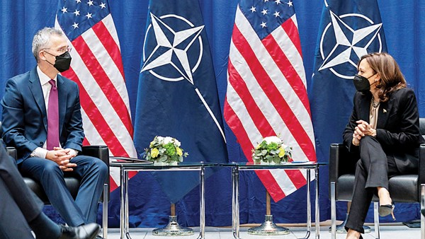 NATO calls on Russia to negotiate to avoid the risks of conflict