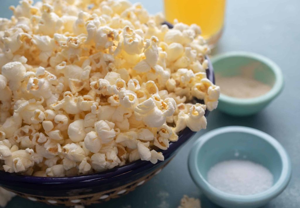 A medical miracle that many people ignore ... Do you know what happens to your body if you eat popcorn?  You will not stop eating anymore