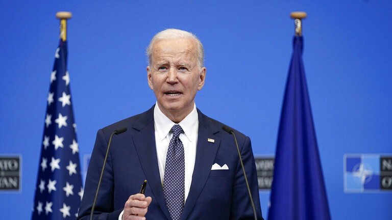 A paper on Biden's desk in Brussels sparks a press boom!  .. Video