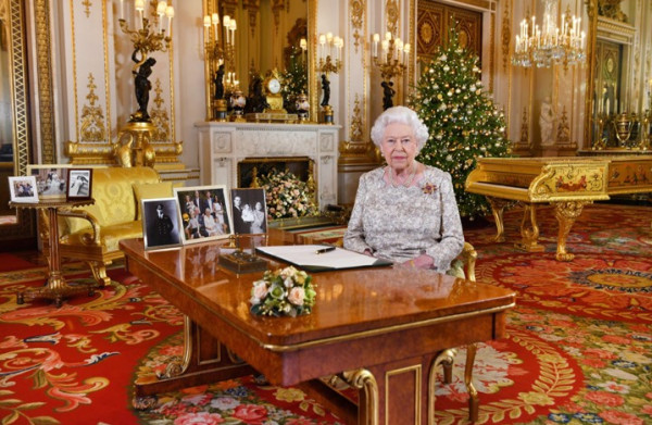 الملكة البريطانية إليزابيث تقرر مغادرة قصر باكنغهام للأبد