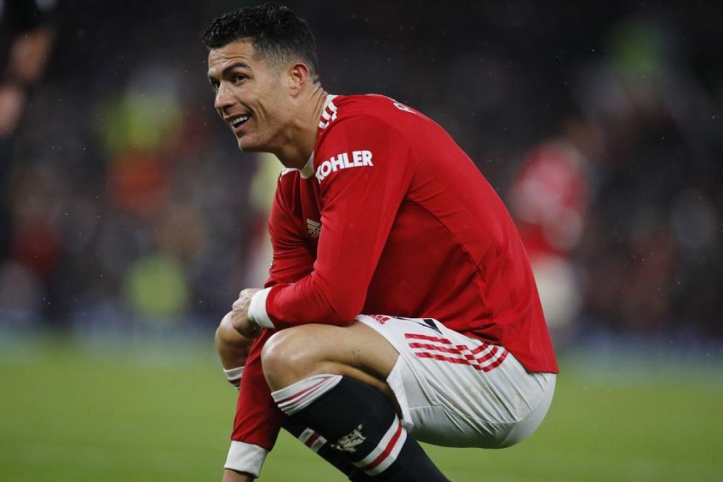 Manchester United legend questions official data on Ronaldo's injury .. What happens to "Dawn"