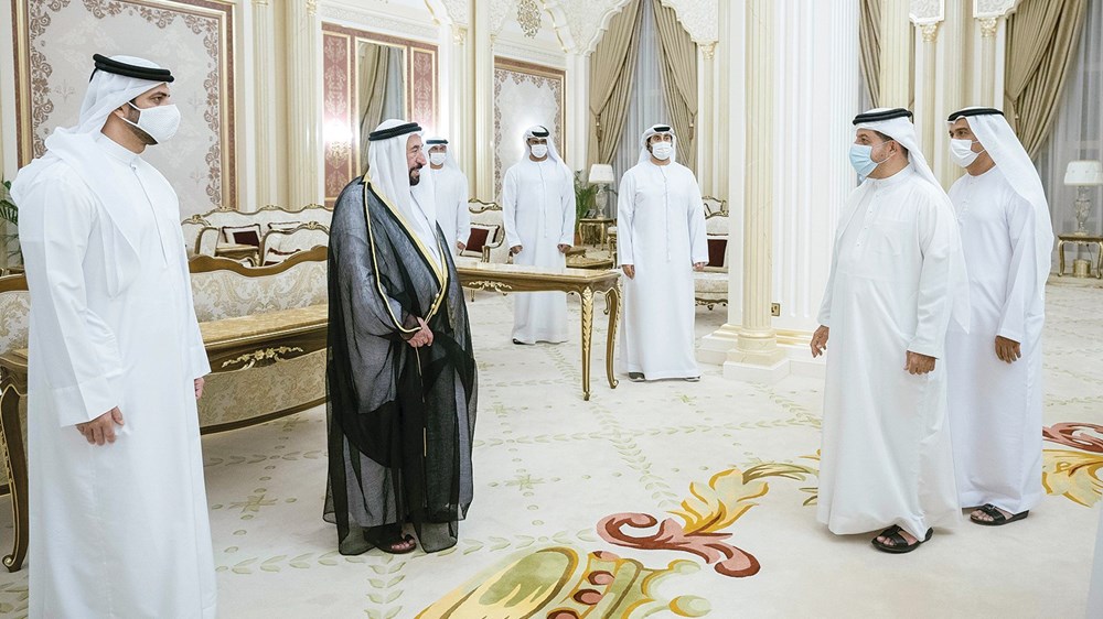 Sultan Al Qasimi meets with a group of media experts in the presence of Sultan bin Ahmed bin Sultan Al Qasimi