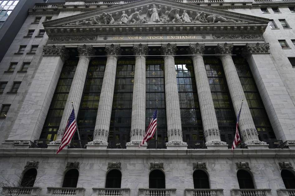 US stock markets end volatile session