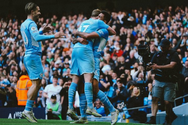 Emirates News Agency - Manchester City beat Newcastle 5-0 to advance to the English Premier League title.