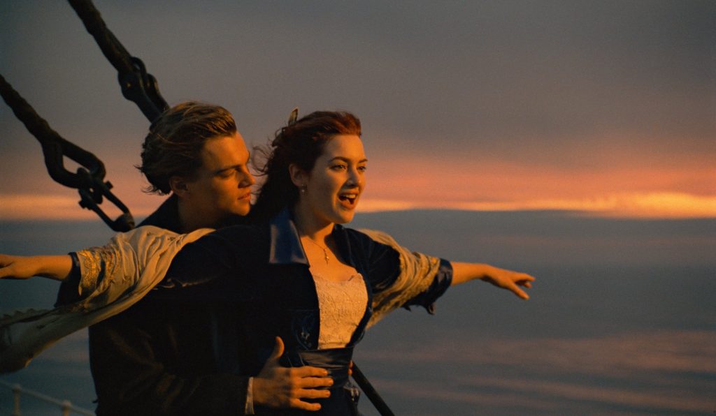 A man and a woman who tried to follow the famous scene from the movie "Titanic" have drowned!