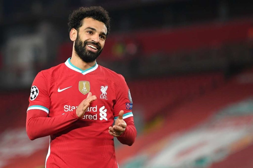 Learn about Mohamed Salah's earnings and the latest figures on Messi and Ronaldo's rankings.