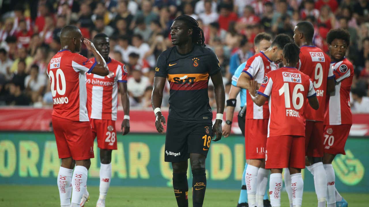 Al-Nasser fights al-Shabaab for Antalya's midfielder