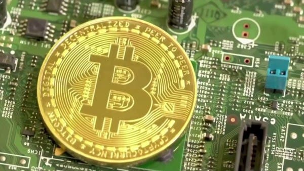 "Bitcoin" ends a series of losses lasting 12 days, and experts warn
