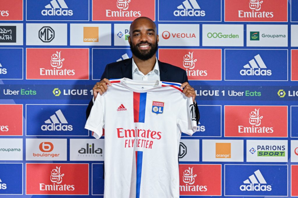 Lyon have announced that Lacazette will return from Arsenal for three seasons