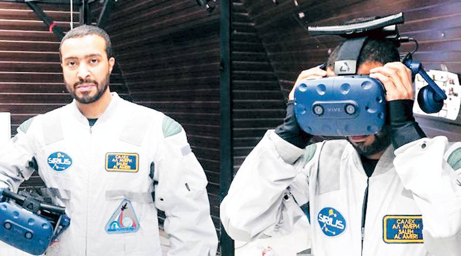 Saleh al-Amiri simulates walking in space on "Sirius 21"