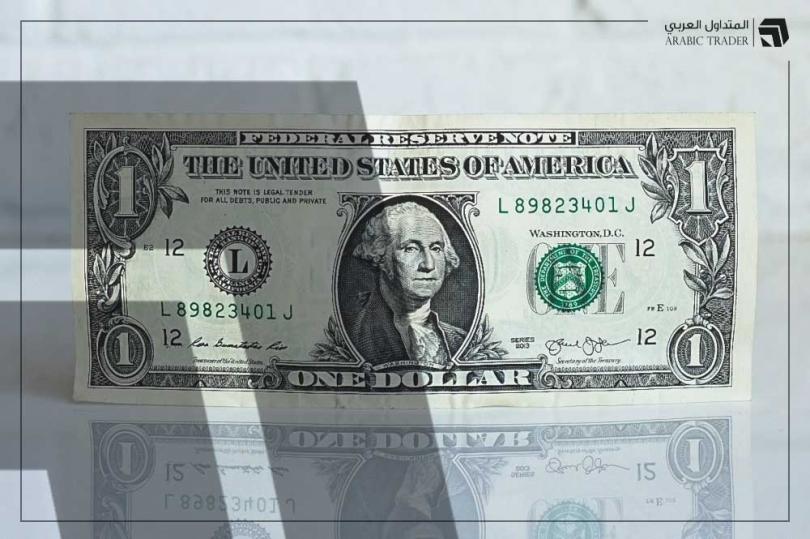 الدولار يستمر بتوسيع خسائره في انتظار قرار الفيدرالي الأمريكي
