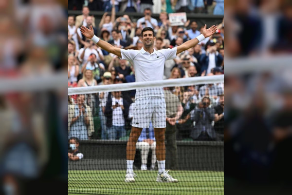 Emirates News Agency - Djokovic crowns childhood dream with seventh Wimbledon title