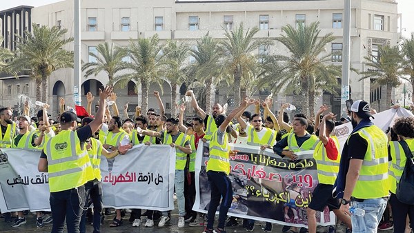 Libyans demand elections despite armed factions
