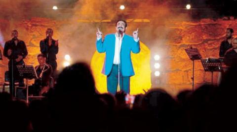 Noor Muhanna sang at the Carthage Festival for "Jawhar Wafi".