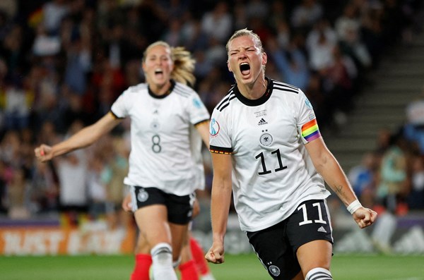 Pope leads Germany to European Women's Championship final