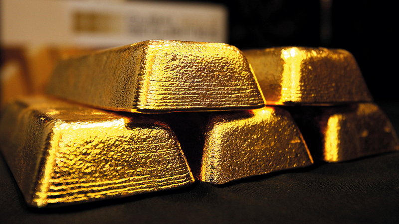The stability of the dollar has led to a slight decline in gold prices