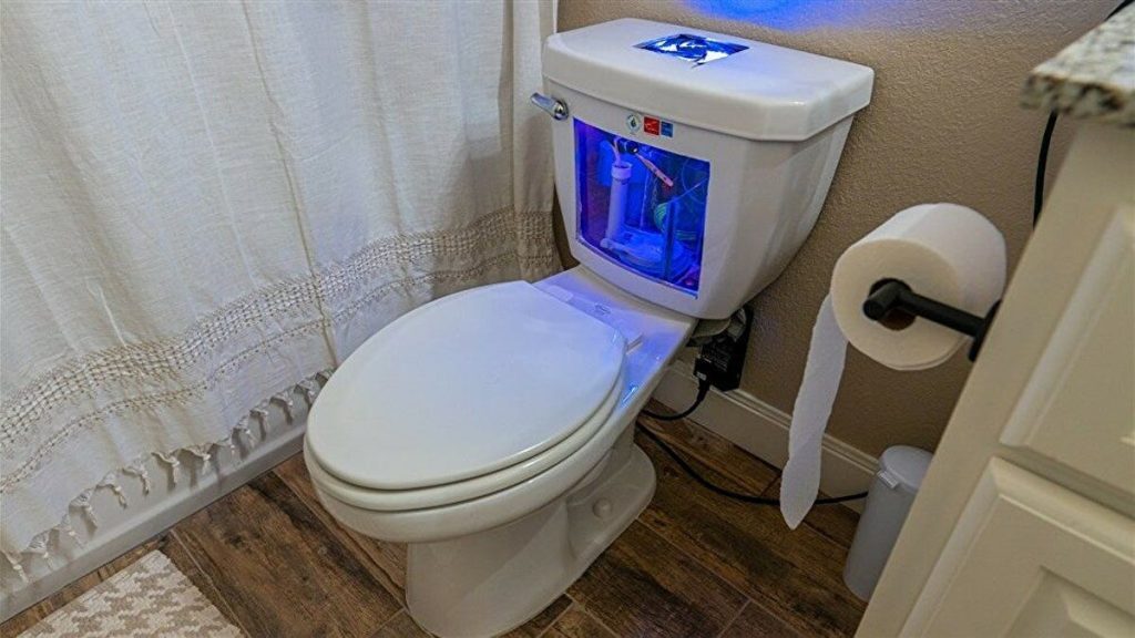 YouTuber builds gaming PC from working toilet