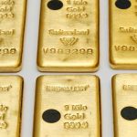 Gold falls amid signs of US interest rate hikes
