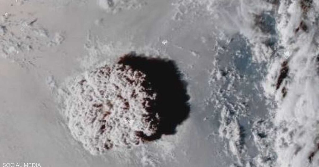 The scenes that amazed NASA.. A volcano spews water at the edge of space