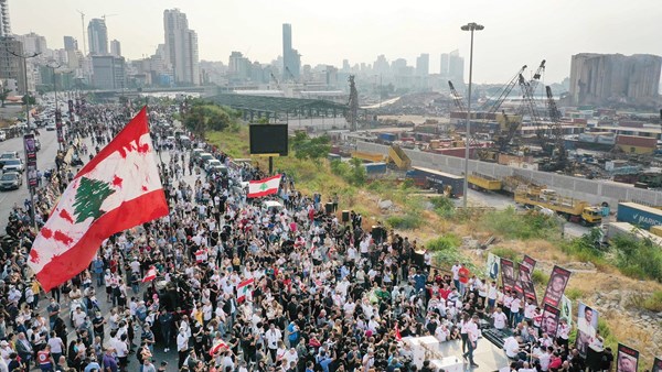 Thousands of protestors demand truth as Beirut pit collapses