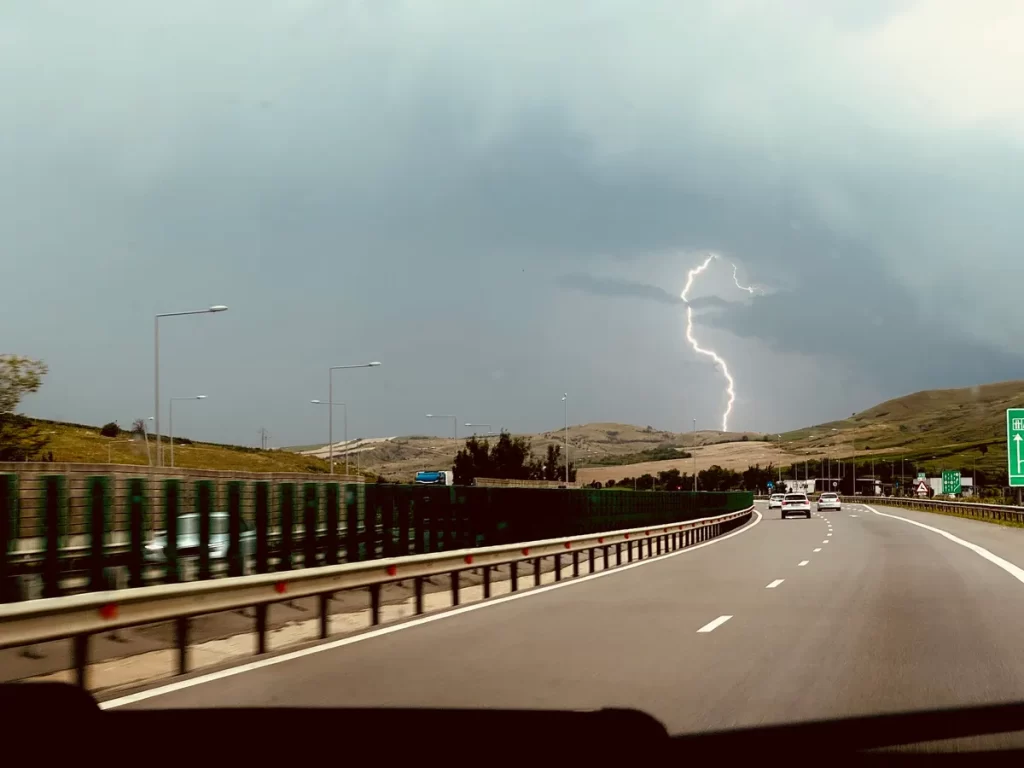 Abu Dhabi thunderstorm August 2026